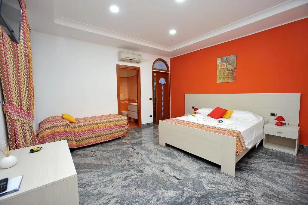 Room, B&B Cornelia, Naples