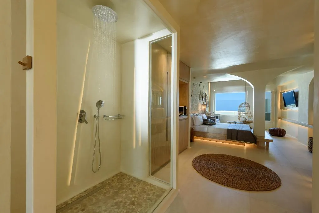 SUITE WITH JACUZZI Room, Divelia East Suites, Santorini
