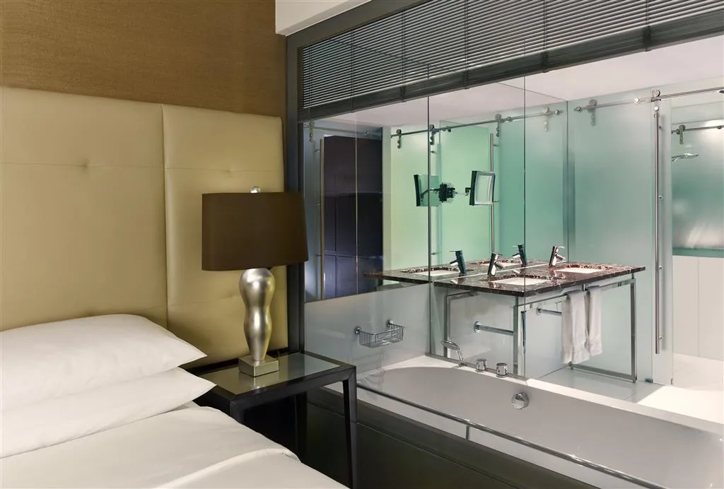Room, Sheraton Lisboa Hotel & Spa, Lisbon