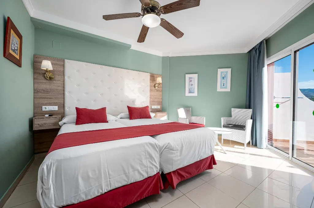 Double or Twin CAPACITY 3 Room, Los Arcos, Costa Del Sol