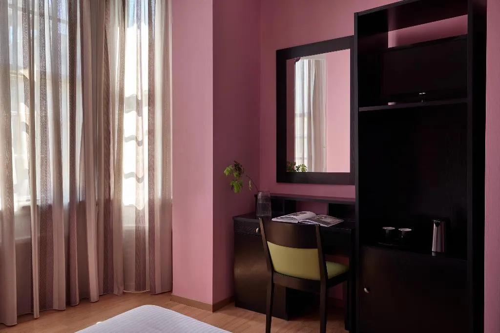 Double or Twin STANDARD Room, Delphi Art Hotel, Athens