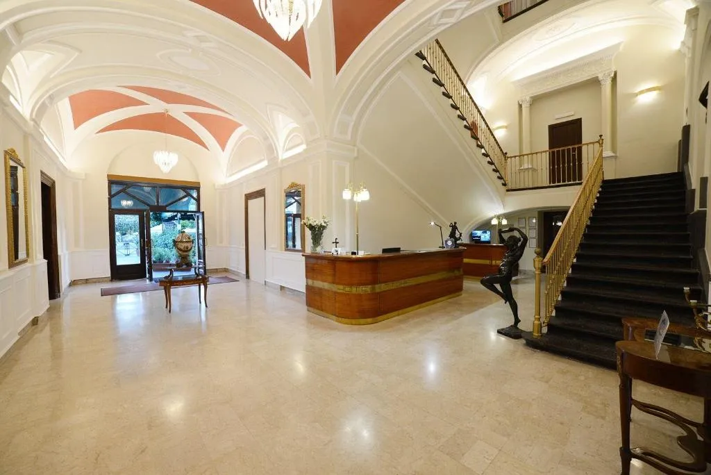 General view, Hotel Vittoria, Naples