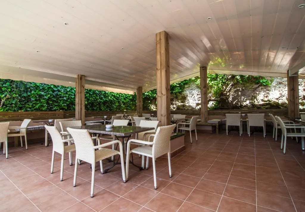 Terrace, Apartamentos Royal Life, Menorca
