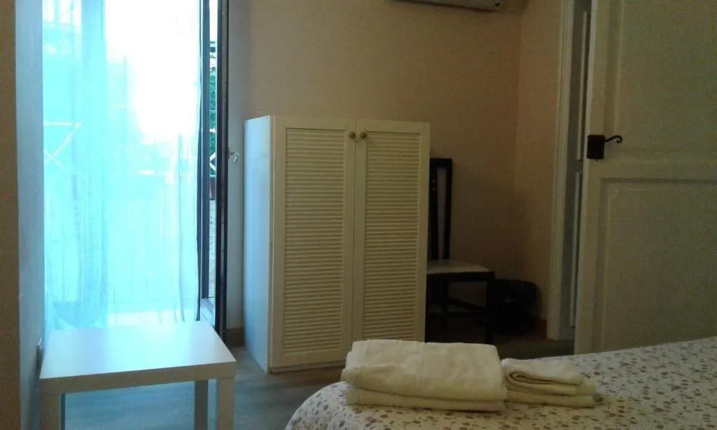 Room, I Campanili, Catania