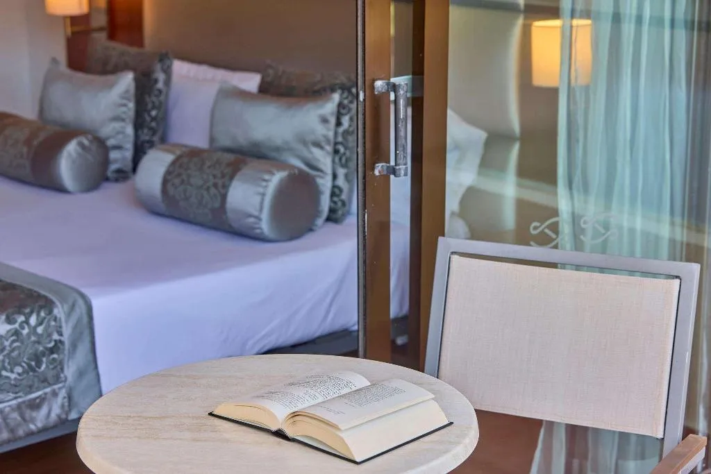 Room, Zafiro Rey Don Jaime, Majorca