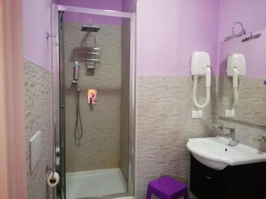 Room, La Roccia Bianca B&B, Catania