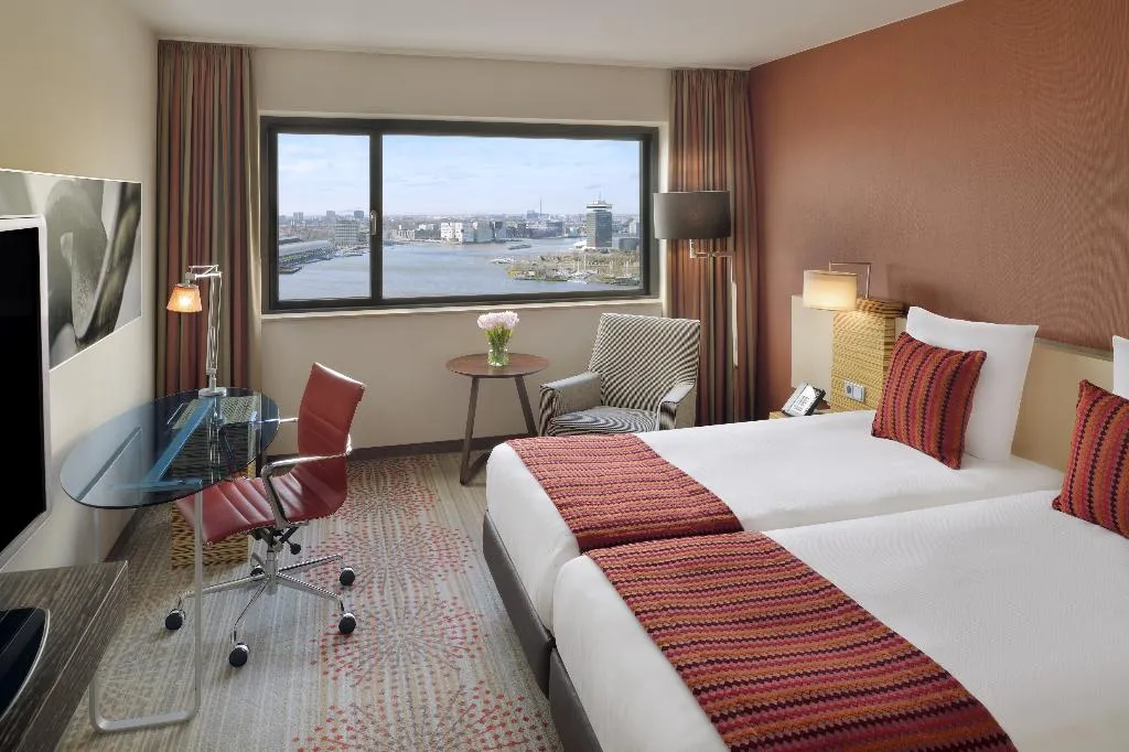 TWIN EXECUTIVE CITY VIEW Room, Movenpick Hotel Amsterdam City Centre, Amsterdam