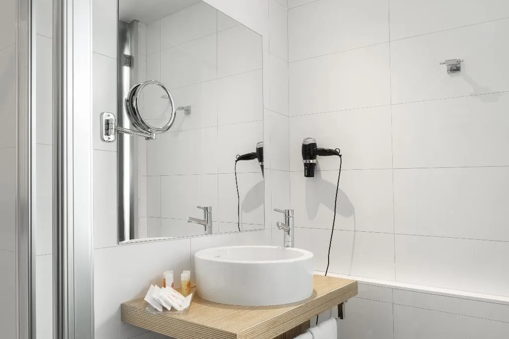 TRIPLE STANDARD Room, Petit Palace Alcala, Madrid