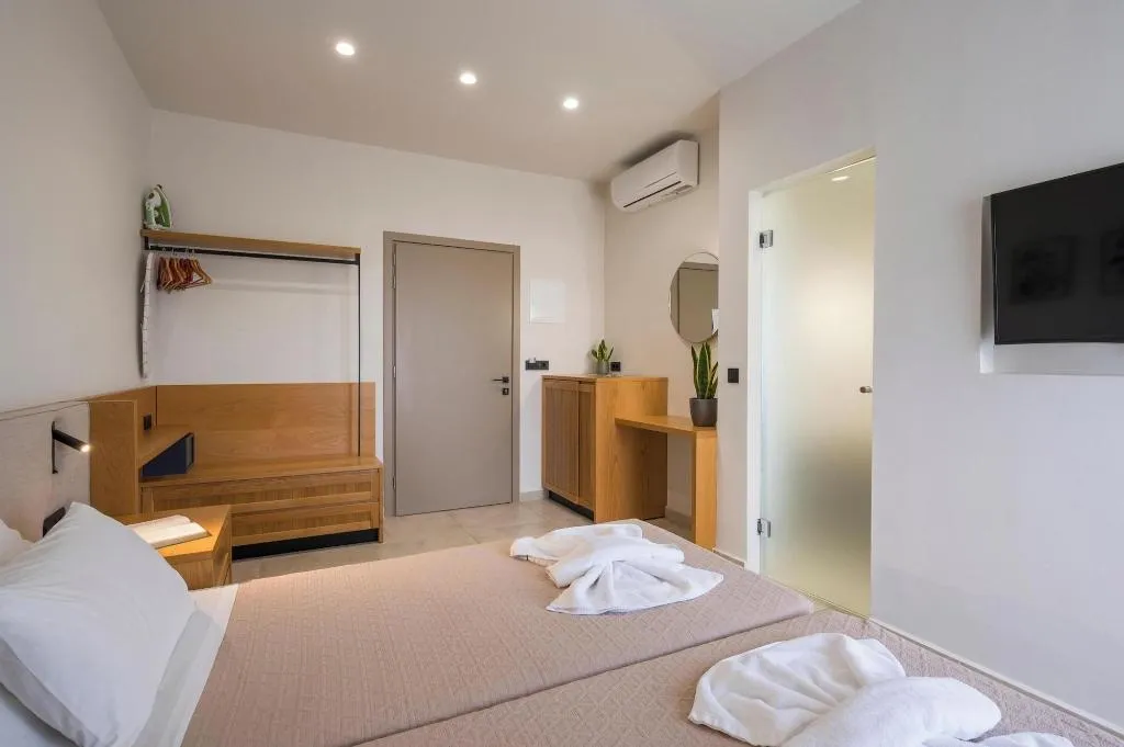 Room, Petritos Rooms And Studios, Crete