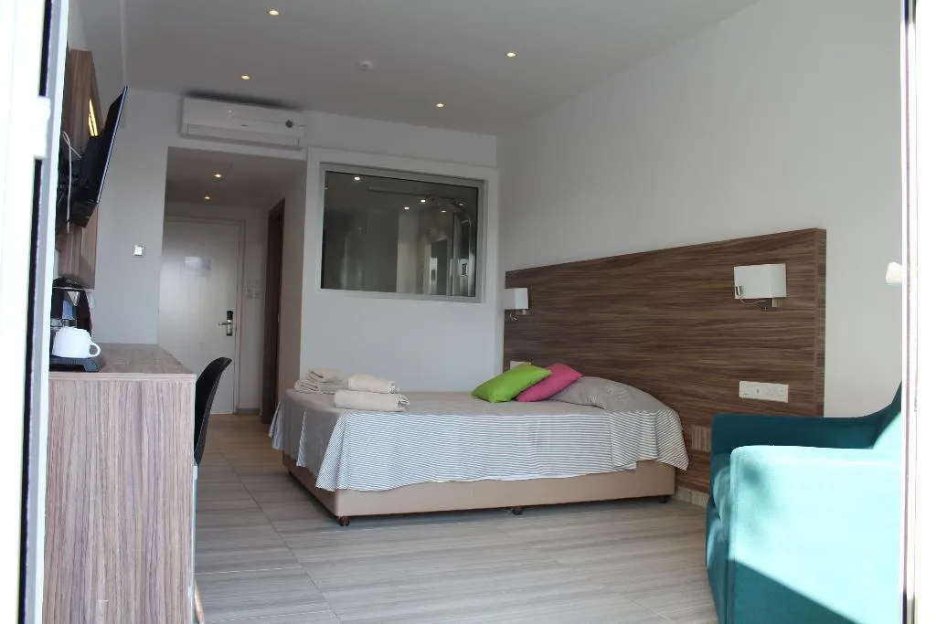 JUNIOR SUITE WITH PRIVATE POOL Room, Fedrania Gardens, Cyprus
