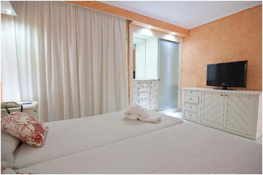 APARTMENT POOL VIEW Room, Royal Son Bou Family Club, Menorca