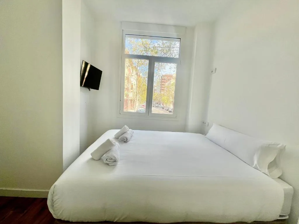 DOUBLE STANDARD Room, Hostal Bernabeu, Madrid