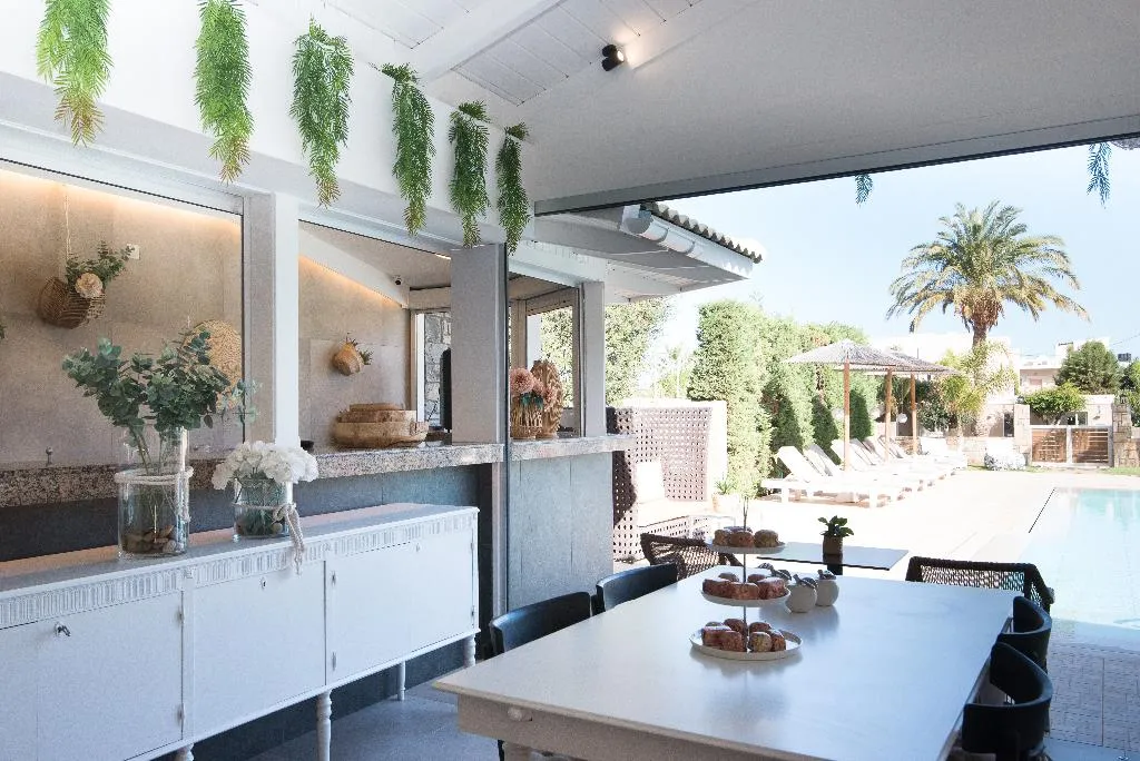 Bar, Mirage Studios, Crete