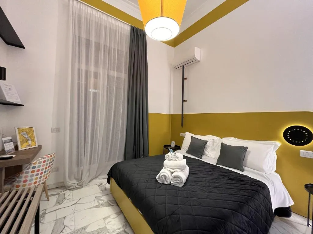 Room, Rettifilo 311, Naples