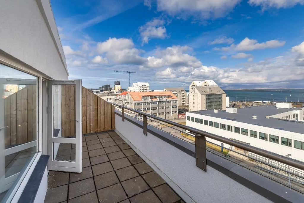 STUDIO DELUXE Room, Hlemmur Suites, Reykjavik