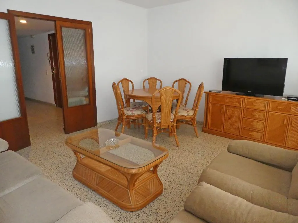 APARTMENT CAPACITY 8 THREE BEDROOMS Room, Apartamentos Gandía Primera Línea de Playa 3000, Valencia