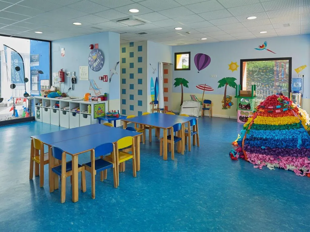 Sports and Entertainment, BQ Delfin Azul, Majorca
