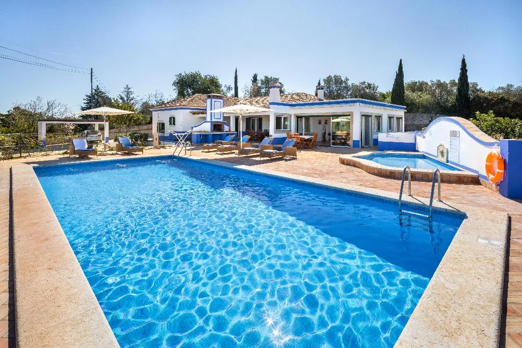 VILLA THREE BEDROOMS Room, Shantivillas, Algarve