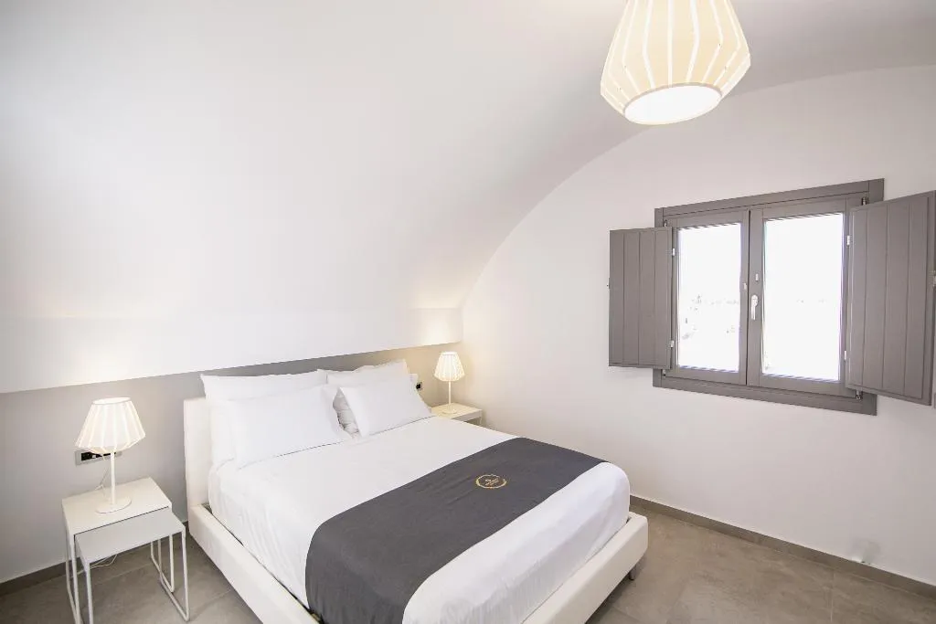 SUITE DELUXE WITH JACUZZI Room, Aegean Melody Suites, Santorini
