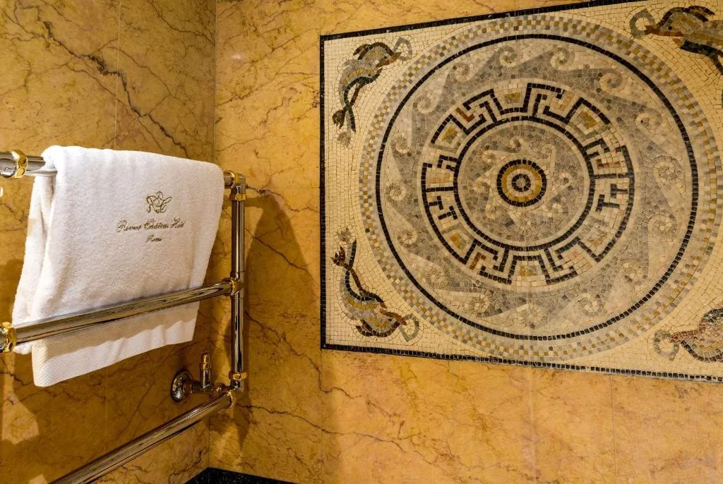Room, River Chateau, Rome