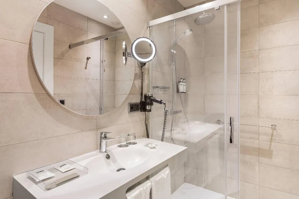 DOUBLE SINGLE USE WITH TERRACE Room, Catalonia Hispalis, Seville