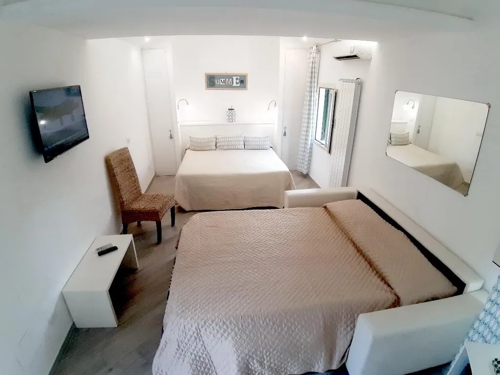 SUITE CAPACITY 3 Room, Esperidi Resort, Naples
