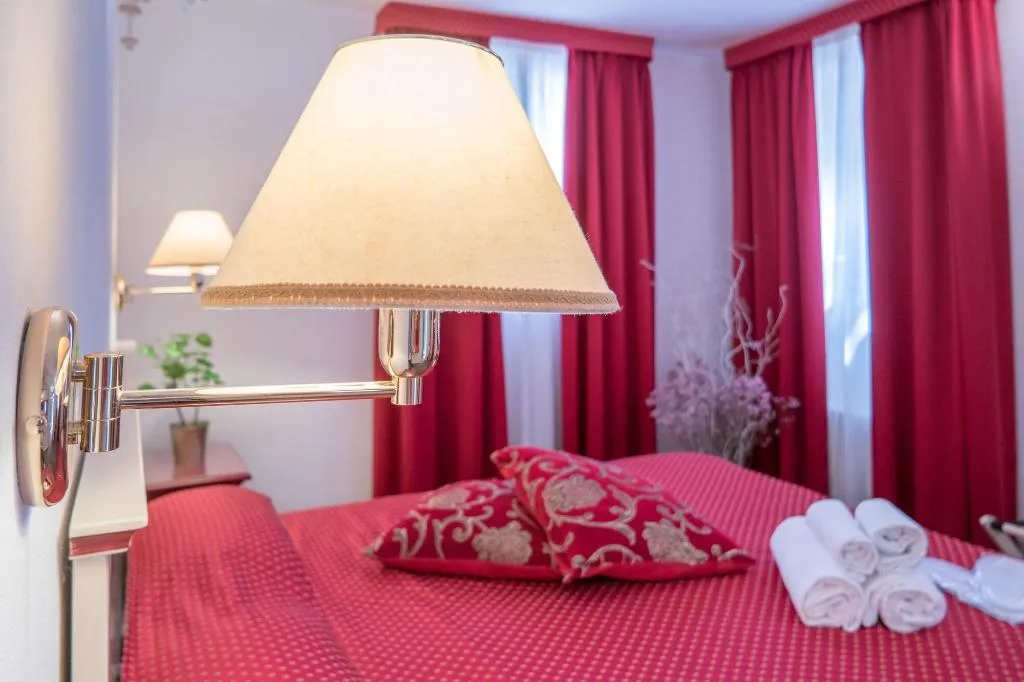 Room, Ca’ del Gallo, Venice