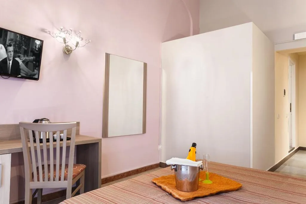 Room, Domus Napoleone, Naples