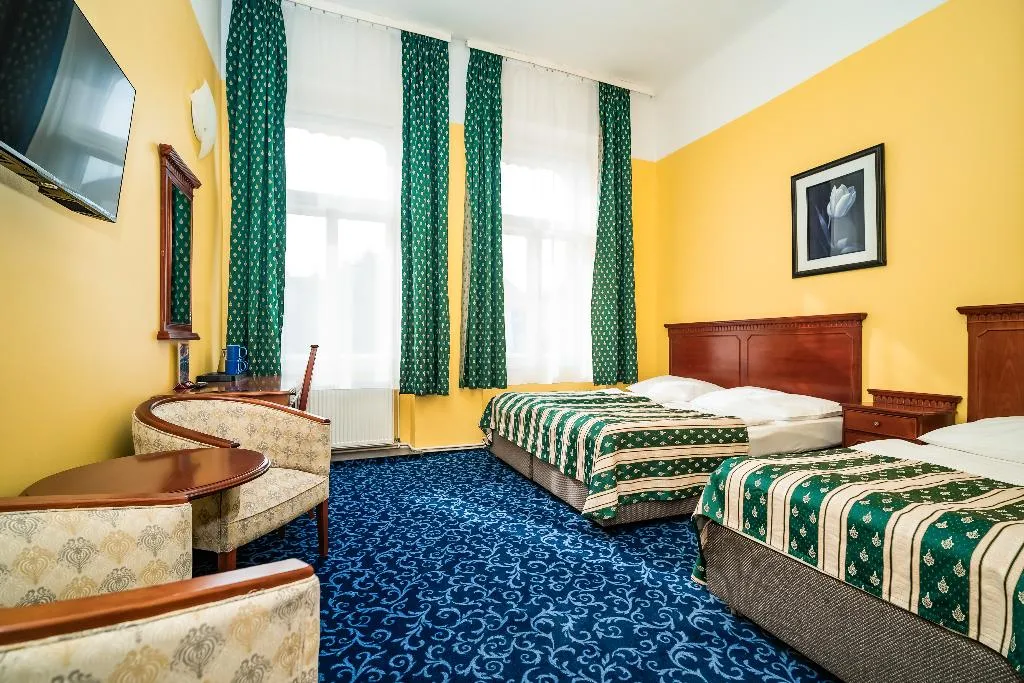 TRIPLE STANDARD Room, Otakar, Prague