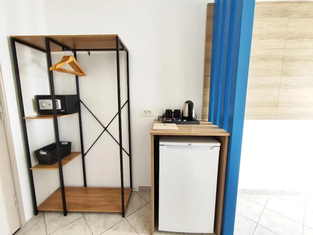 Room, Nemesis, Santorini