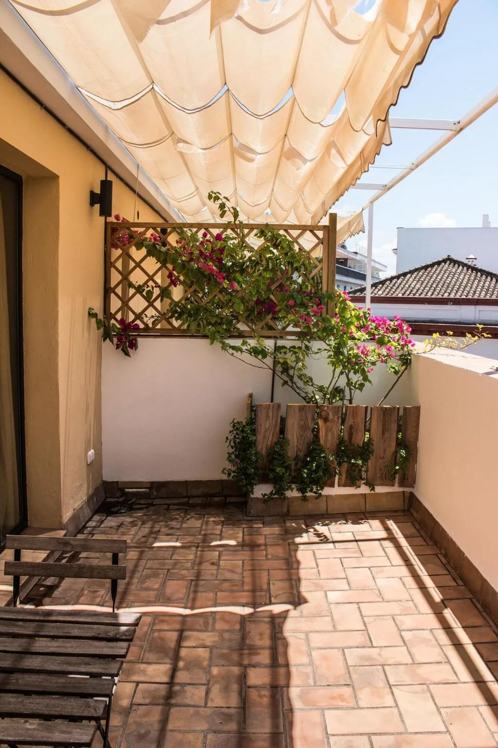 Terrace, Black Swan Hostel Sevilla, Seville