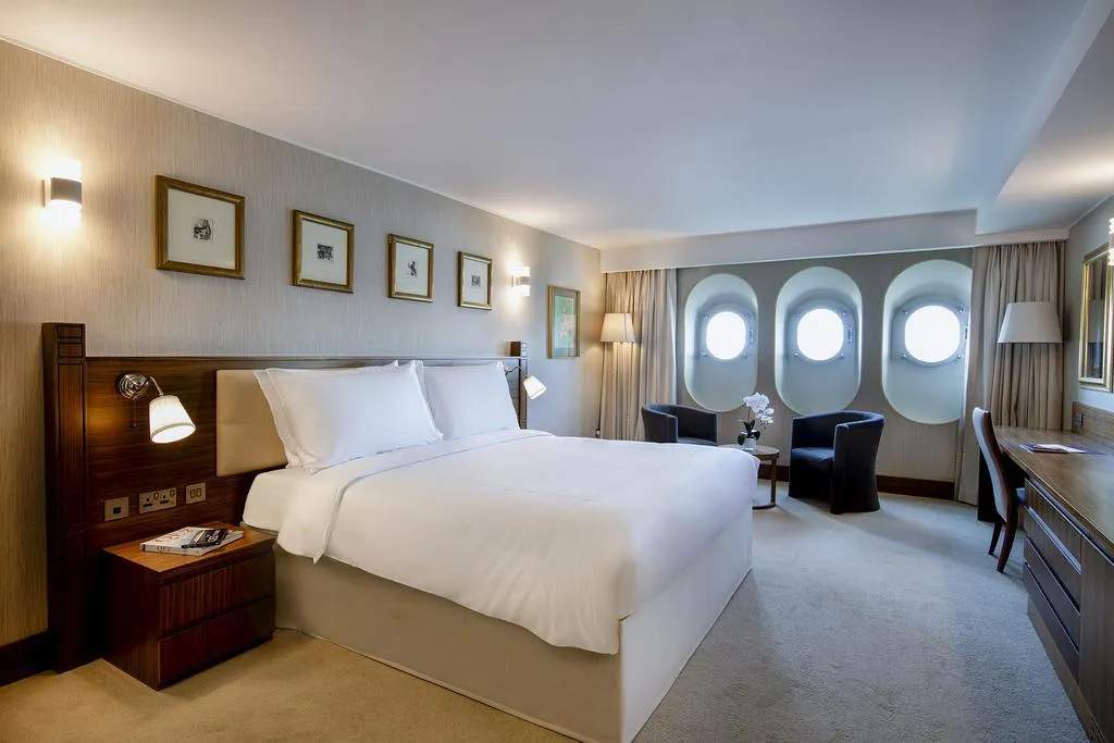 Double or Twin STANDARD Room, Queen Elizabeth 2, Dubai