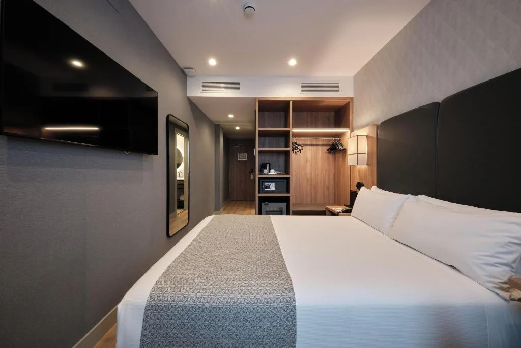 SINGLE PREMIUM Room, Catalonia La Maquinista, Barcelona