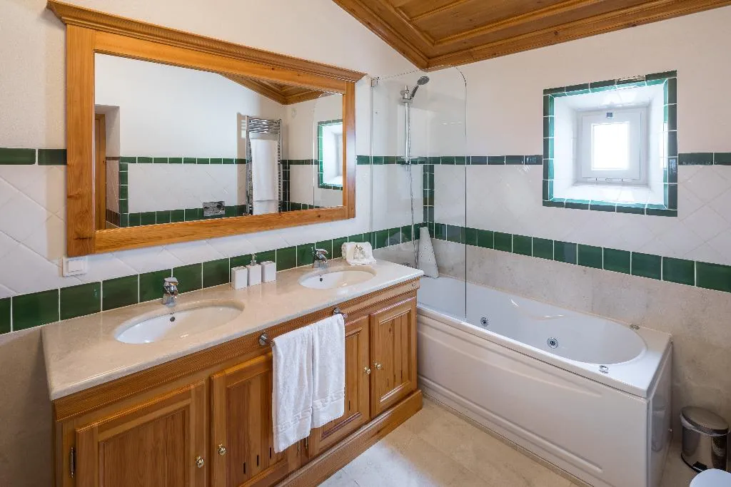 VILLA SEVEN BEDROOMS WITH PRIVATE POOL Room, Shantivillas, Algarve