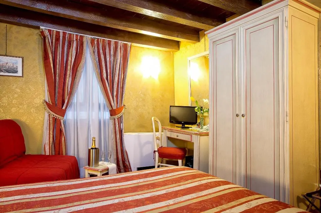 Room, Studio Ca' Polo, Venice