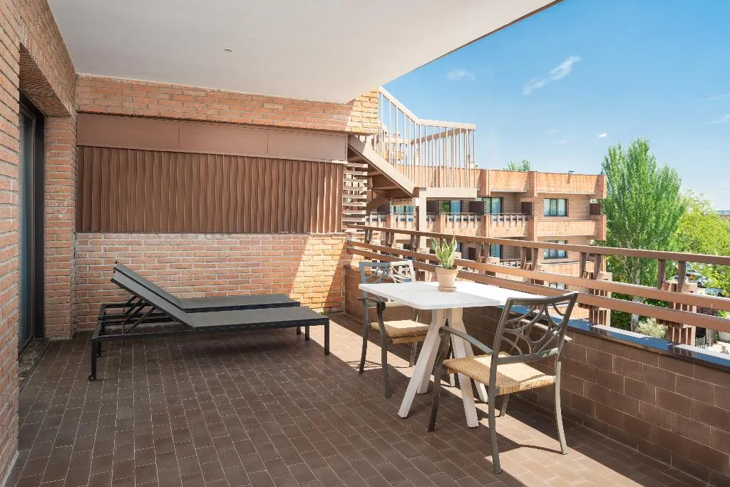 SUITE STANDARD Room, Madrid Alameda Aeropuerto Affiliated By Melia, Madrid