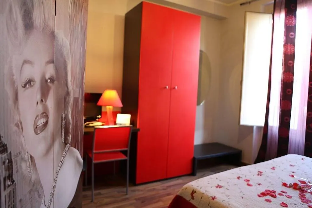 Room, Le 3 B, Catania