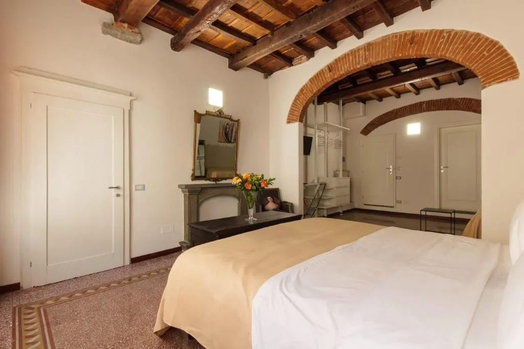 Room, Canto Dei Servi, Florence
