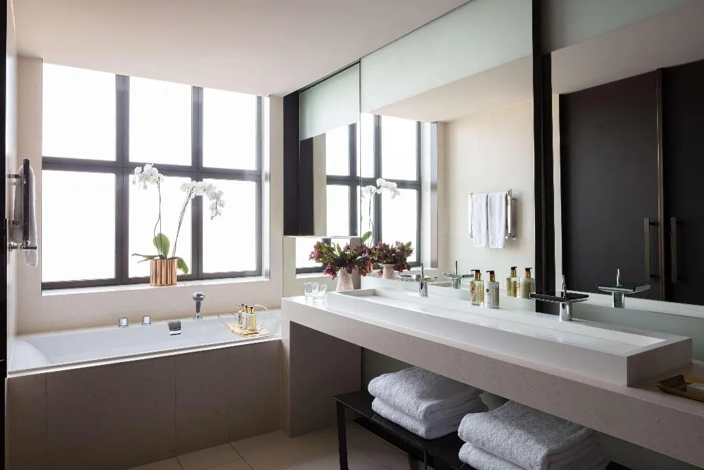 SUITE STANDARD Room, Anantara Grand Hotel Krasnapolsky Amsterdam, Amsterdam