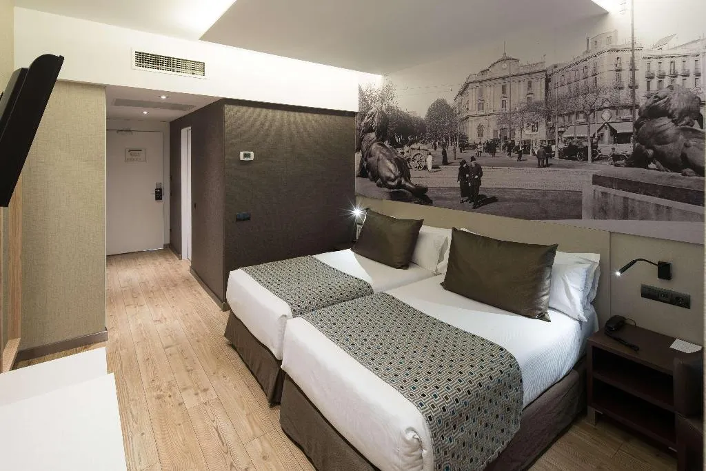 Room, Catalonia Born, Barcelona