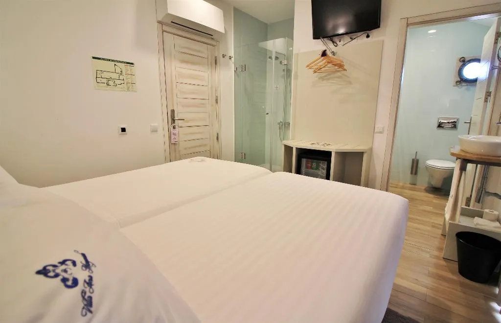 TWIN WITH BALCONY Room, Villa Ana Margarida Hotel, Lisbon