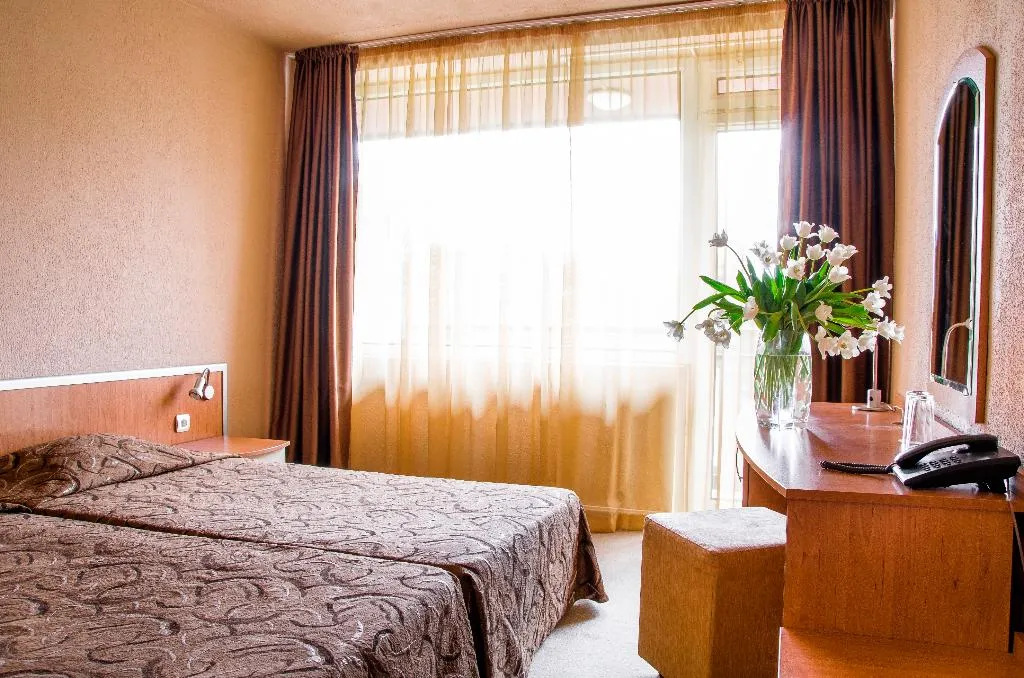 Room, Gladiola, Varna