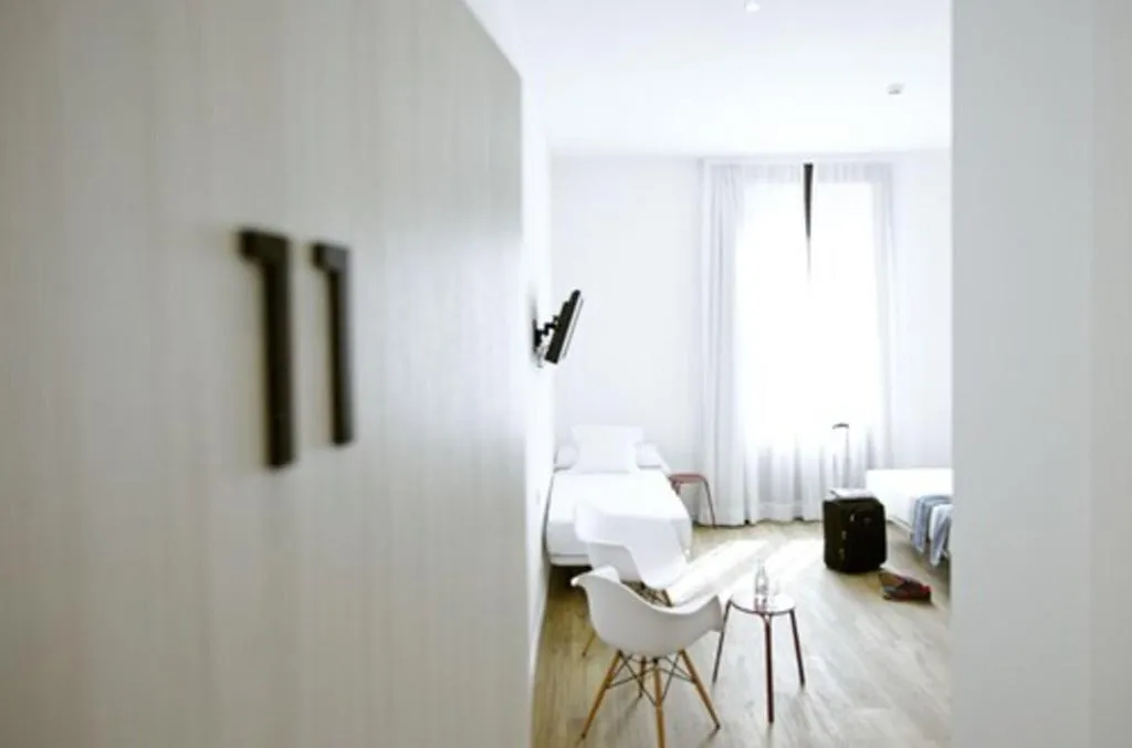 Room, Som Nit Born, Barcelona