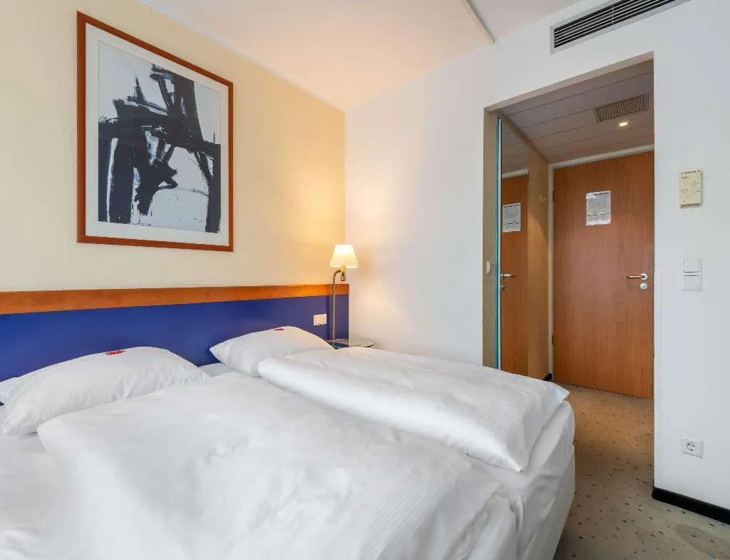 Room, Premier Inn Berlin City Süd, Berlin