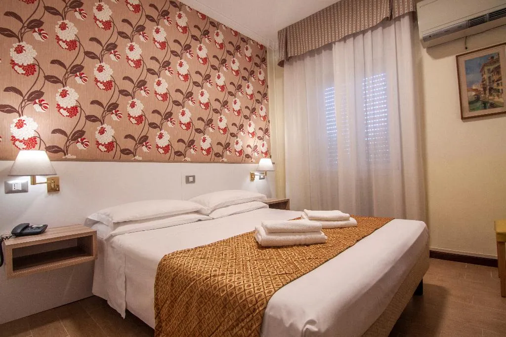 DOUBLE STANDARD Room, Hotel Dei Fiori, Milan