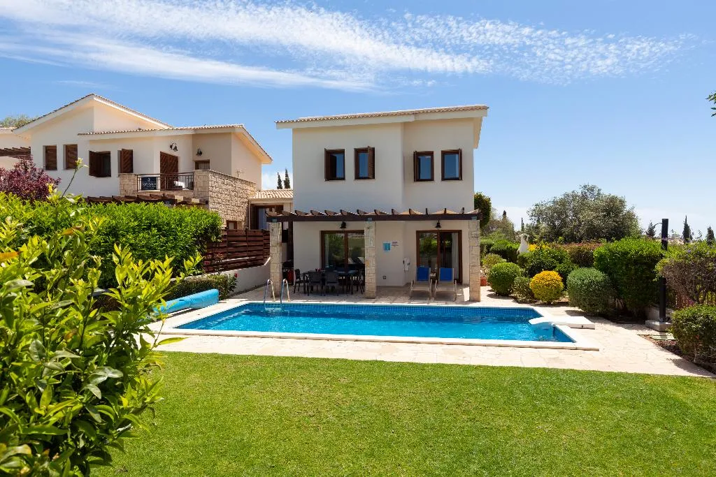 VILLA THREE BEDROOMS WITH PRIVATE POOL Room, Aphrodite Hills Rentals – Junior Villas, Cyprus