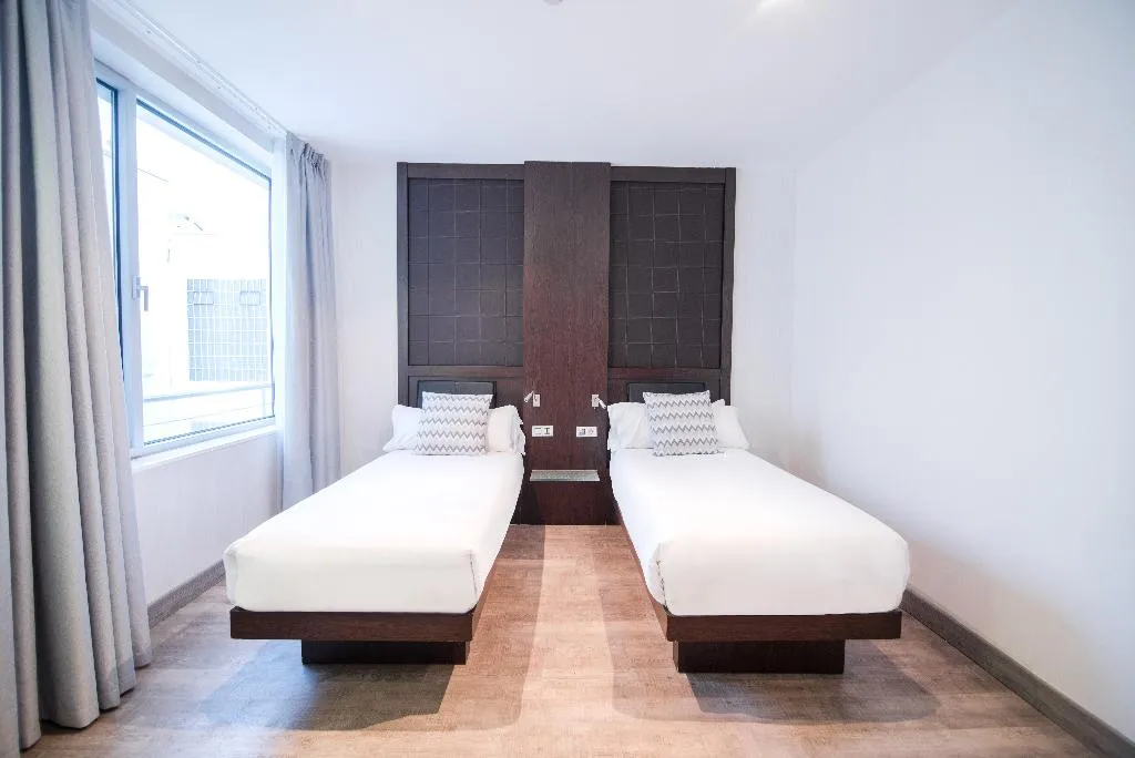 TRIPLE STANDARD Room, Petit Palace President Castellana, Madrid