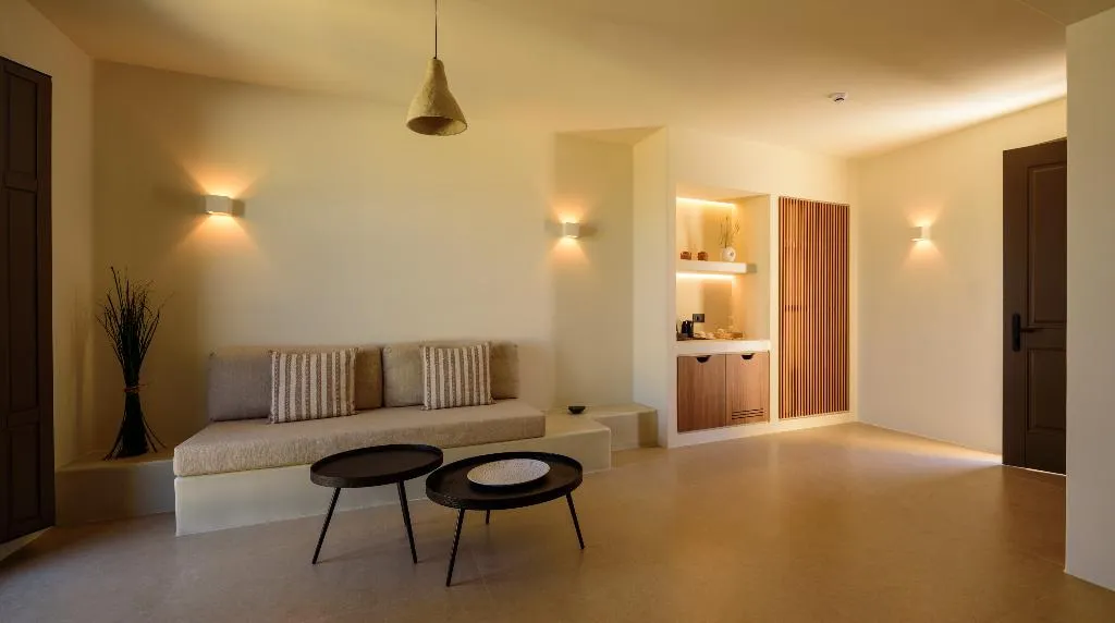 SUITE WITH JACUZZI Room, Elessa Hotel, Santorini