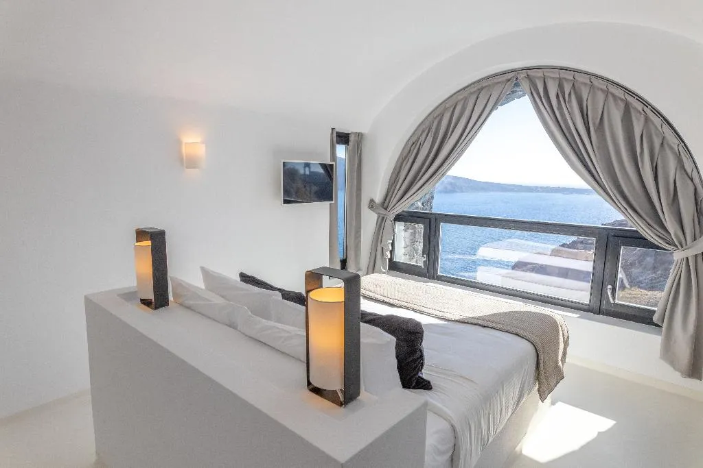 DOUBLE DELUXE ONE BED Room, Charisma Suites, Santorini