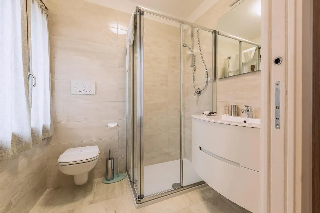STUDIO WITH BALCONY Room, Charming Palace Corte Del Teatro, Venice